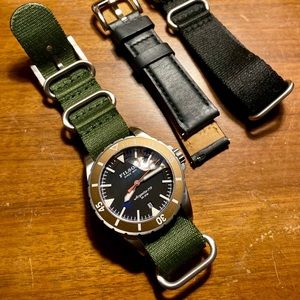 Filson Dutch Harbor 43mm Diver Watch with straps
